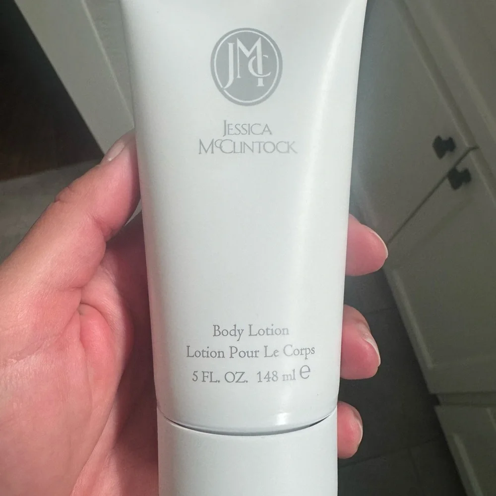 Jessica McClintock Body Lotion and Perfume Set - Picture 4 of 4